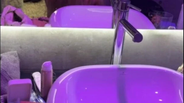 Riley Mae Aka Rileymaelewis Sucking Dick In Bathroom Onlyfans Leak