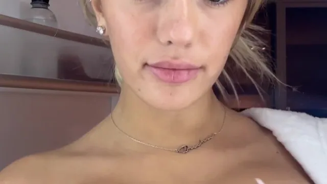 Breckie Hill Nude Boobs Teasing Slipping Nipples Leaked Onlyfans