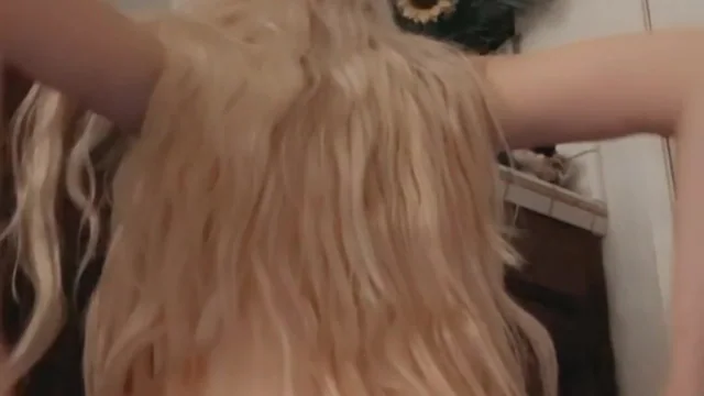 Msfiiire Aka Lillybloomes Gripping Dildo In Nude Pussy Till Wet Leaked Porn