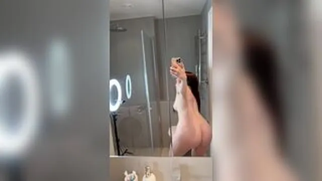 Damania Rubbing Nude Pussy Shower Selfie Leaked Onlyfans Video screenshot