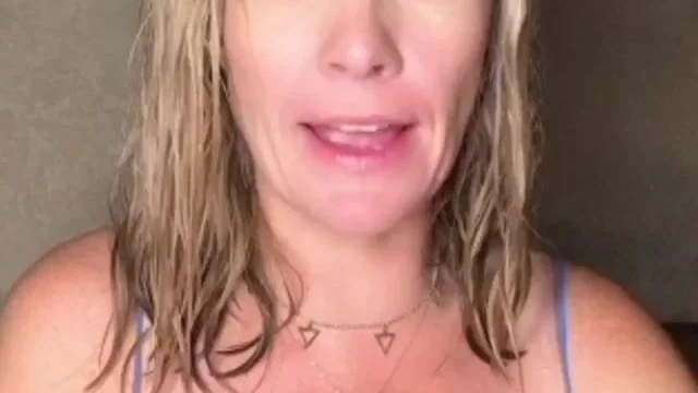 Sarahfrom Milf With Huge Tits Got Pink Nips Slips On TikTok Stream