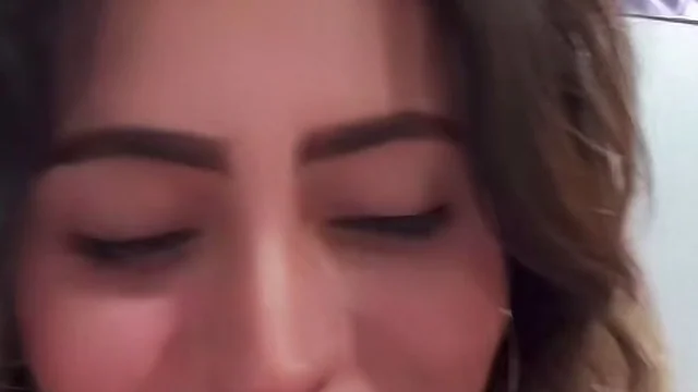 Karolguerra130 flashes titties on TikTok livestream