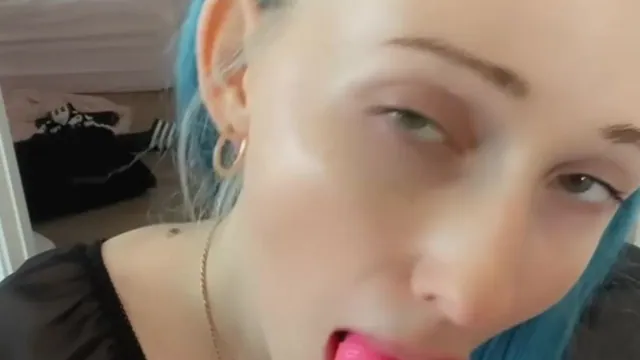 Littlebaby4U Sucks A Vibrating Pink Toy