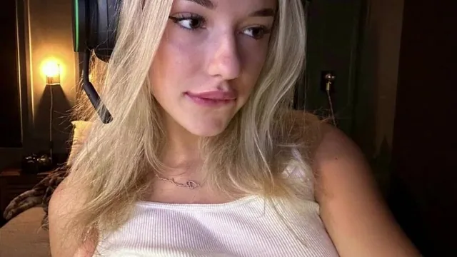 Breckie Hill Gaming Compilation With Her Nude Nipples Slip Leak