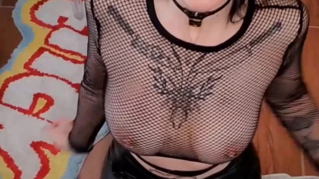 Prettyinpunk92 Teases With A Dildo Blowjob