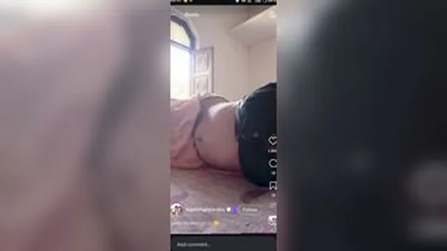 Kajal Pandey In Saree Showing Her Curvy Cleavage on Insta Subscription screenshot