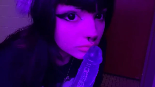 Pupcoraa Alien Eyes Bbw Fuckmachine Digs Her Big Nude Pussy In Livestream