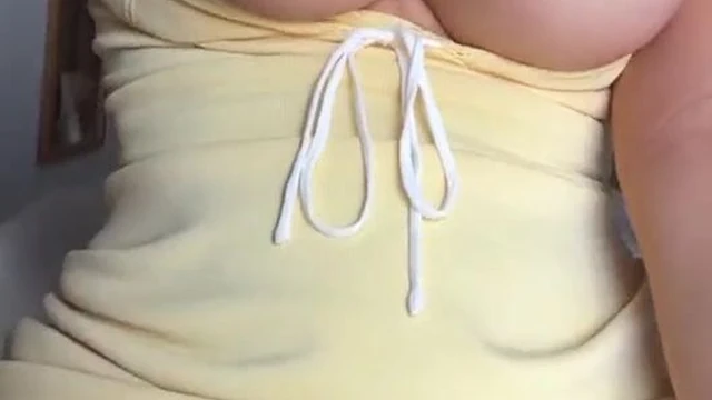 OliviaBrookess Achieves Intense Gushing Orgasm
