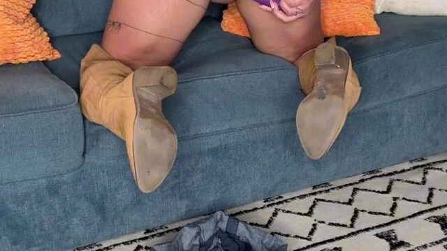 Sofiethemom AKA Sofiejanee In Cowgirl Boots Finger Her Big Nude Pussy Onlyfans