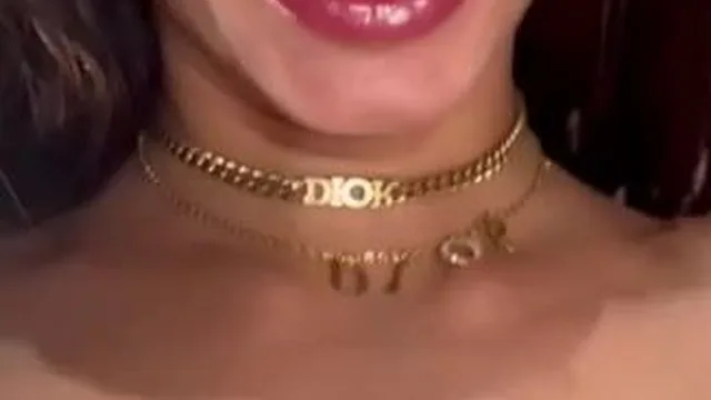 Cassidycakes18 And SophiSummers Take Turns Sucking A Cock