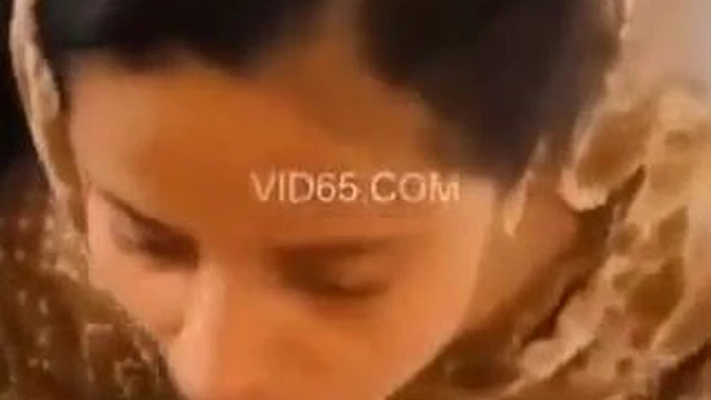 Pakistani Housewife Sucks And Fucks In Leaked Home Video
