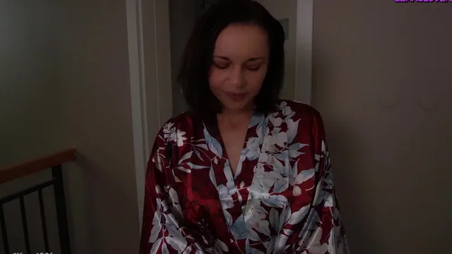 AimeeWavesXXX Teases Son With Denial Play