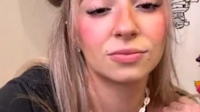 Badmiamimami On Livestream Grinding Nude Pussy On Dildo