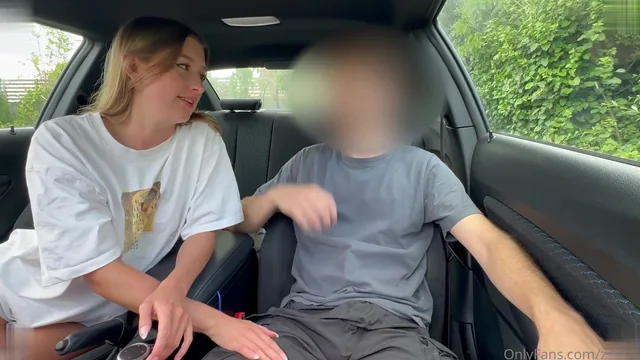 Zoe Rhode Fucks In A Parked Convertible