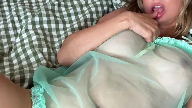 Sara Jean Underwood Rubbing Her Nude Pussy On Dildo Onlyfans
