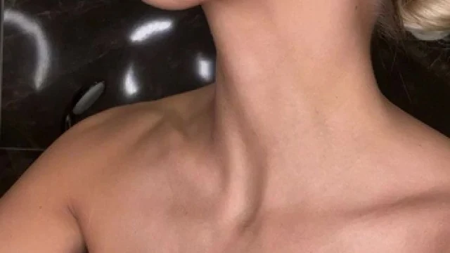 Itsluxymonroe AKA Luxydutch Sucking Toy With Her Tits Out Onlyfans
