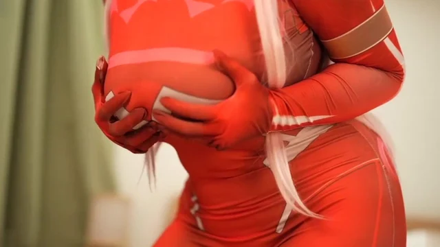 Momokun Roleplays Zero Two With A BBC Dildo