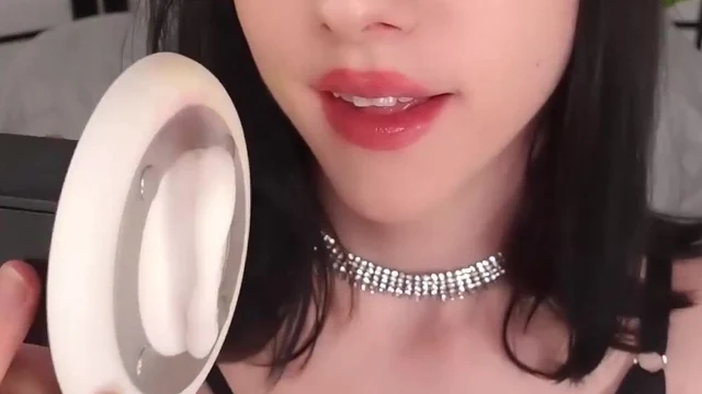Leyna Inu Pleasures Herself With A Vibrator And Teases Her Plump Ass