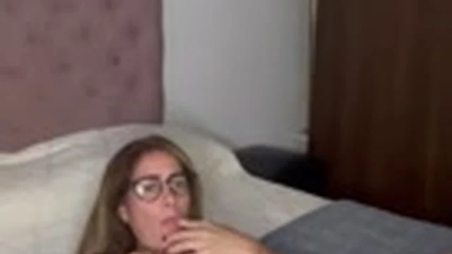 Anaxtaylor Milf Nude Tits Squeezing And Pussy Rubbing On Bed Onlyfans Leak