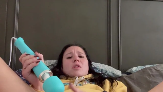 Disneyyrose Spreading Her Nude Pussy And Finger While Vibrating Leak Onlyfans Video